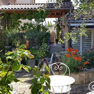 maison-dhotes-et-roulotte-le-6-bis.hotel-rhonealpes.com/